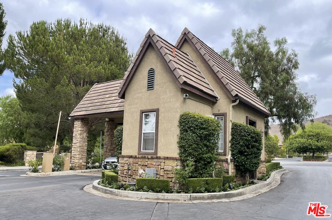 152 Park Hill Road Simi Valley, CA 93065 - Photo 2 of 16 a front view of a house with garden
