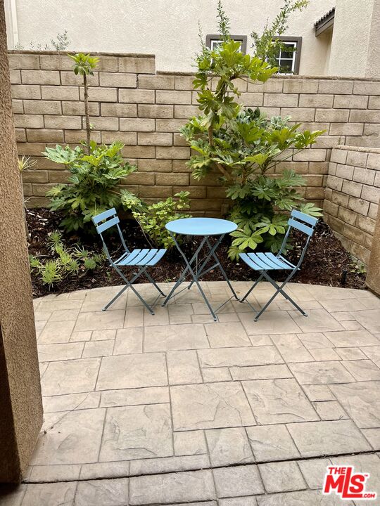 152 Park Hill Road Simi Valley, CA 93065 - Photo 3 of 16 a outdoor view with sitting space