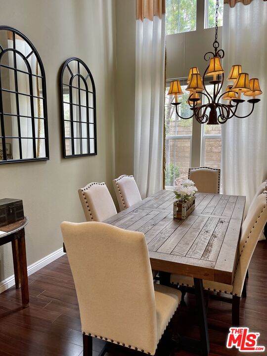 152 Park Hill Road Simi Valley, CA 93065 - Photo 7 of 16 a view of a dining room with furniture and wooden floor