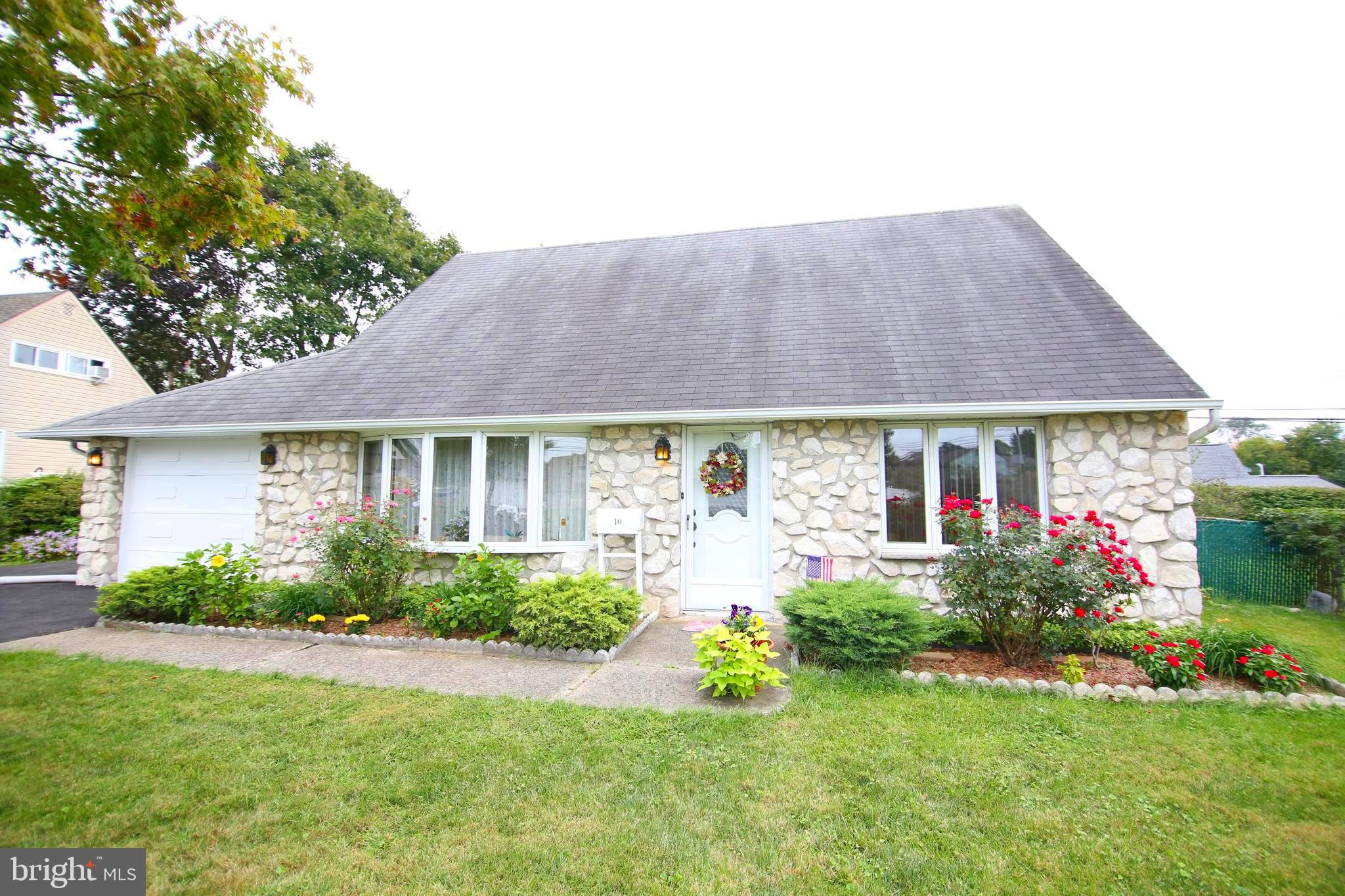 10 Cameo Road Levittown, PA 19057 - Photo 2 of 21 Gallery Image 2