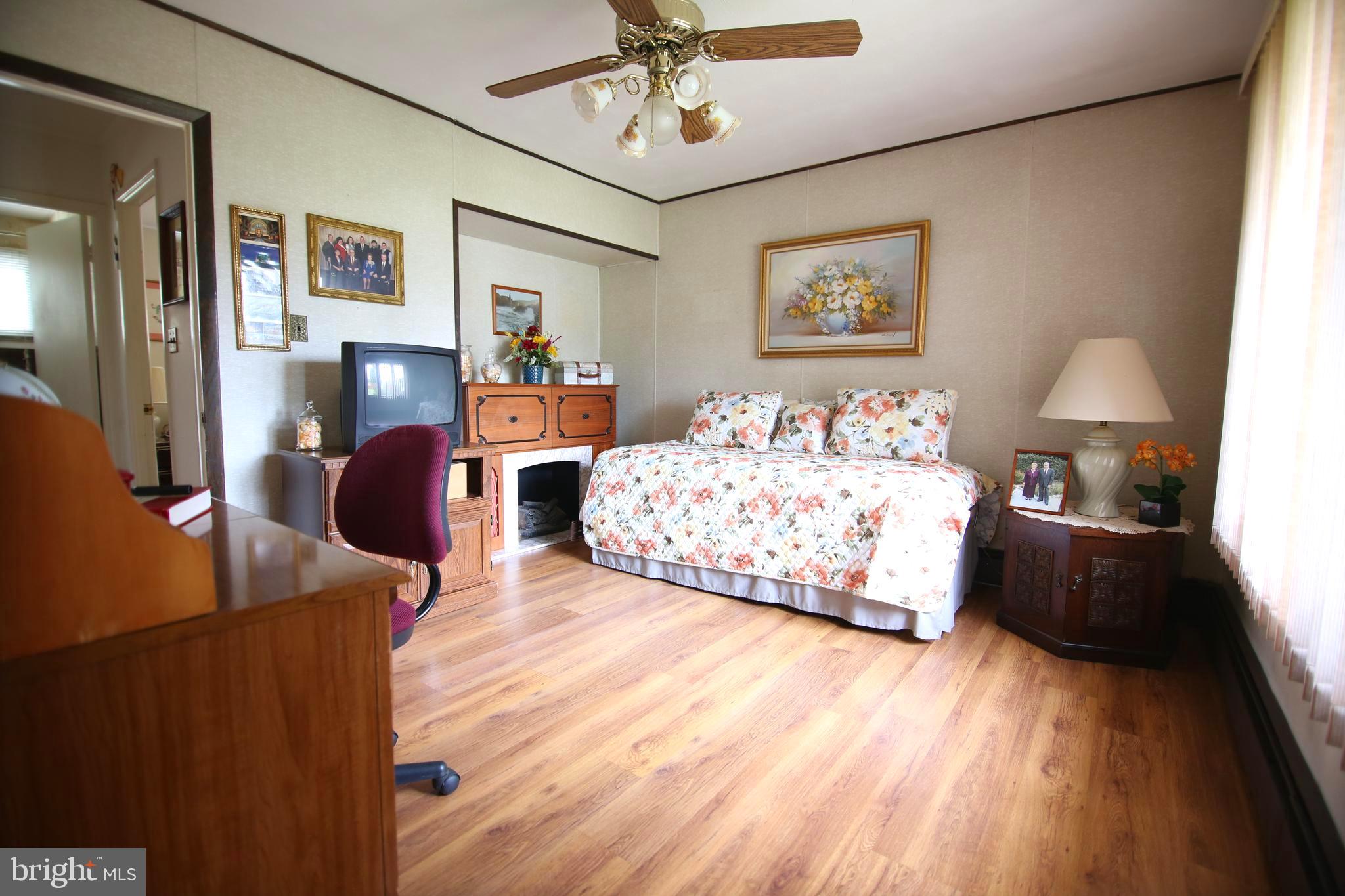 10 Cameo Road Levittown, PA 19057 - Photo 13 of 21 Gallery Image 13