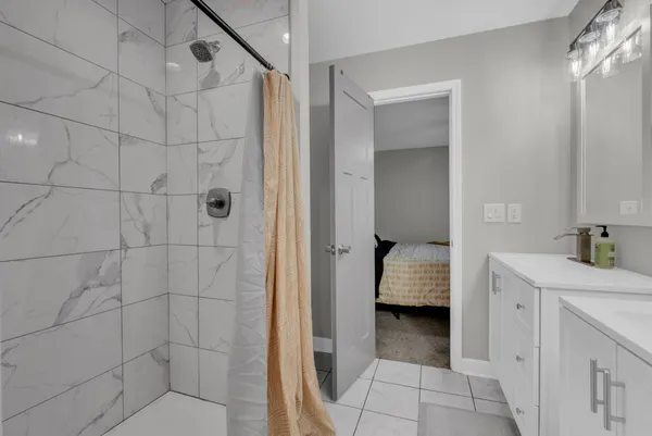 a en suite bathroom with a sink and a shower