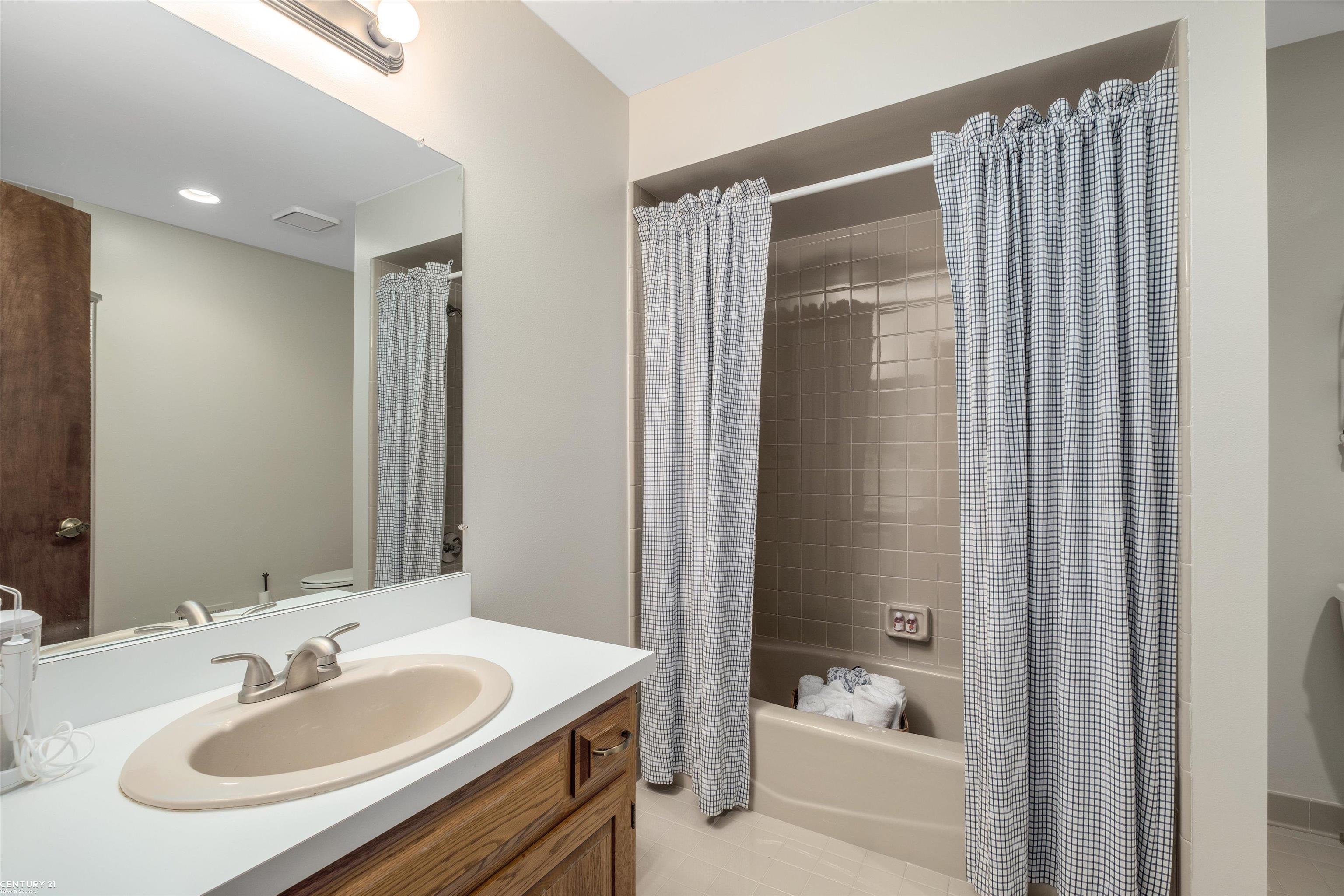 878 Green View Court Rochester Hills, MI 48307 - Photo 19 of 50