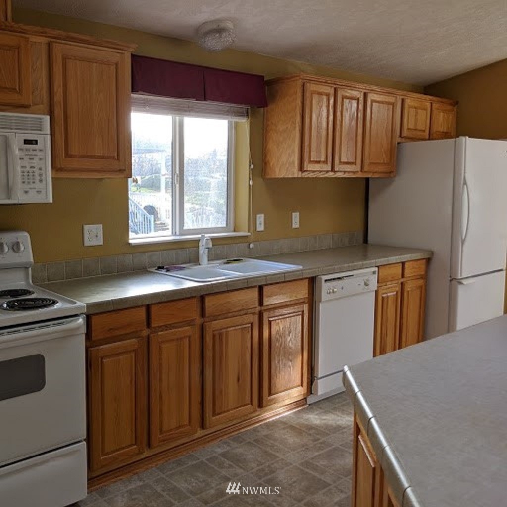 652 Osborn Road, Unit 9 Port Angeles, WA 98362 - Photo 4 of 13
