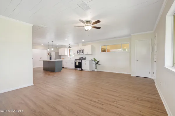 $1,650 | 17642 Pelican Road, Erath, LA 70533