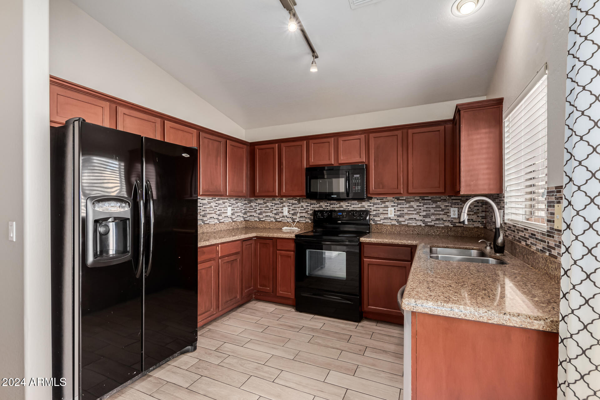 12322 West Larkspur Road El Mirage, AZ 85335 - Photo 11 of 31 13 - Larkspur