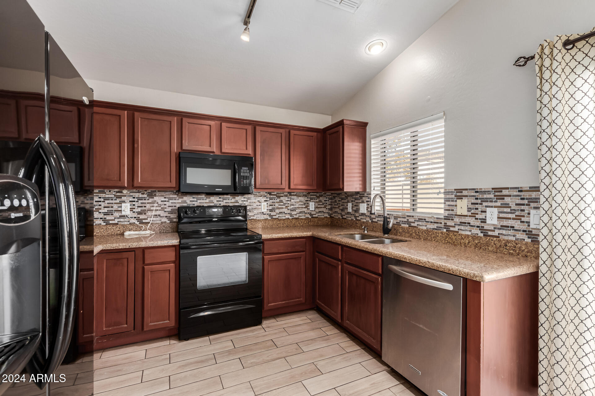 12322 West Larkspur Road El Mirage, AZ 85335 - Photo 12 of 31 14 - Larkspur