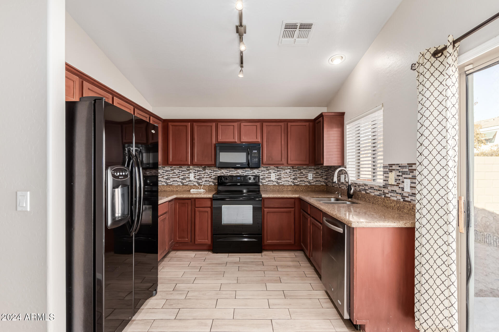 12322 West Larkspur Road El Mirage, AZ 85335 - Photo 10 of 31 12 - Larkspur