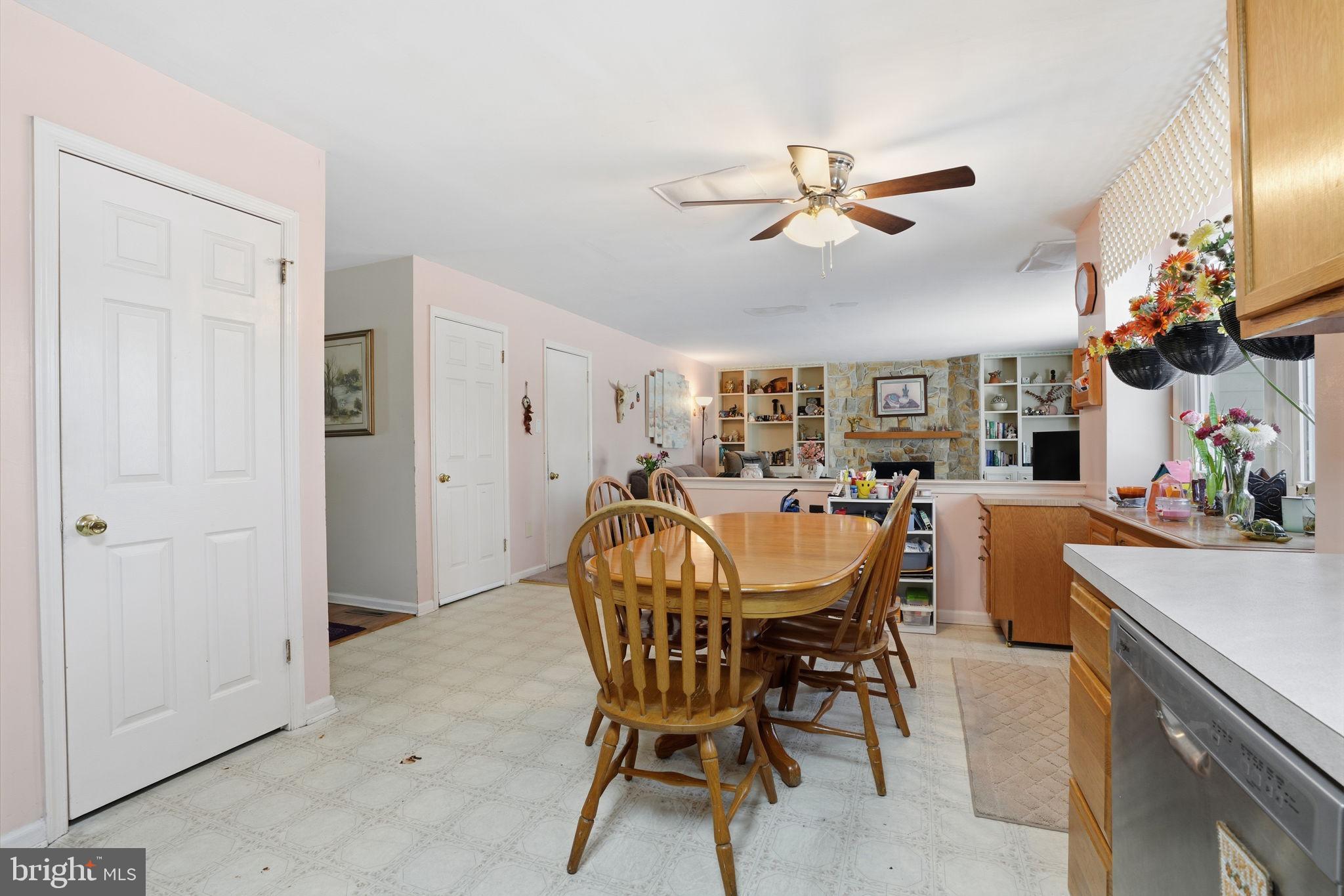 937 High Pointe Circle Langhorne, PA 19047 - Photo 13 of 47 a dining room with furniture and window