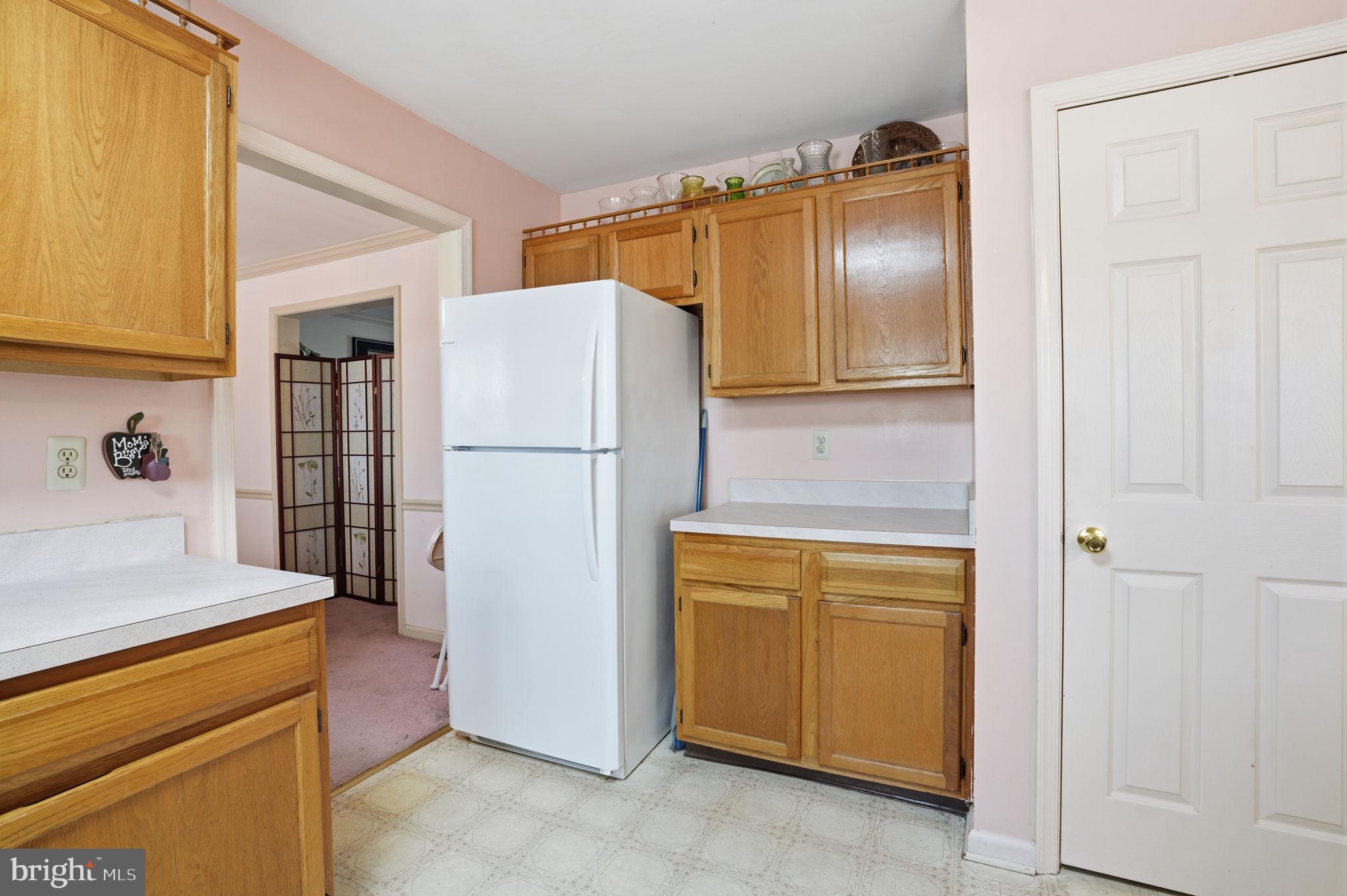 937 High Pointe Circle Langhorne, PA 19047 - Photo 15 of 47 a utility room with stainless steel appliances granite countertop cabinets and a refrigerator