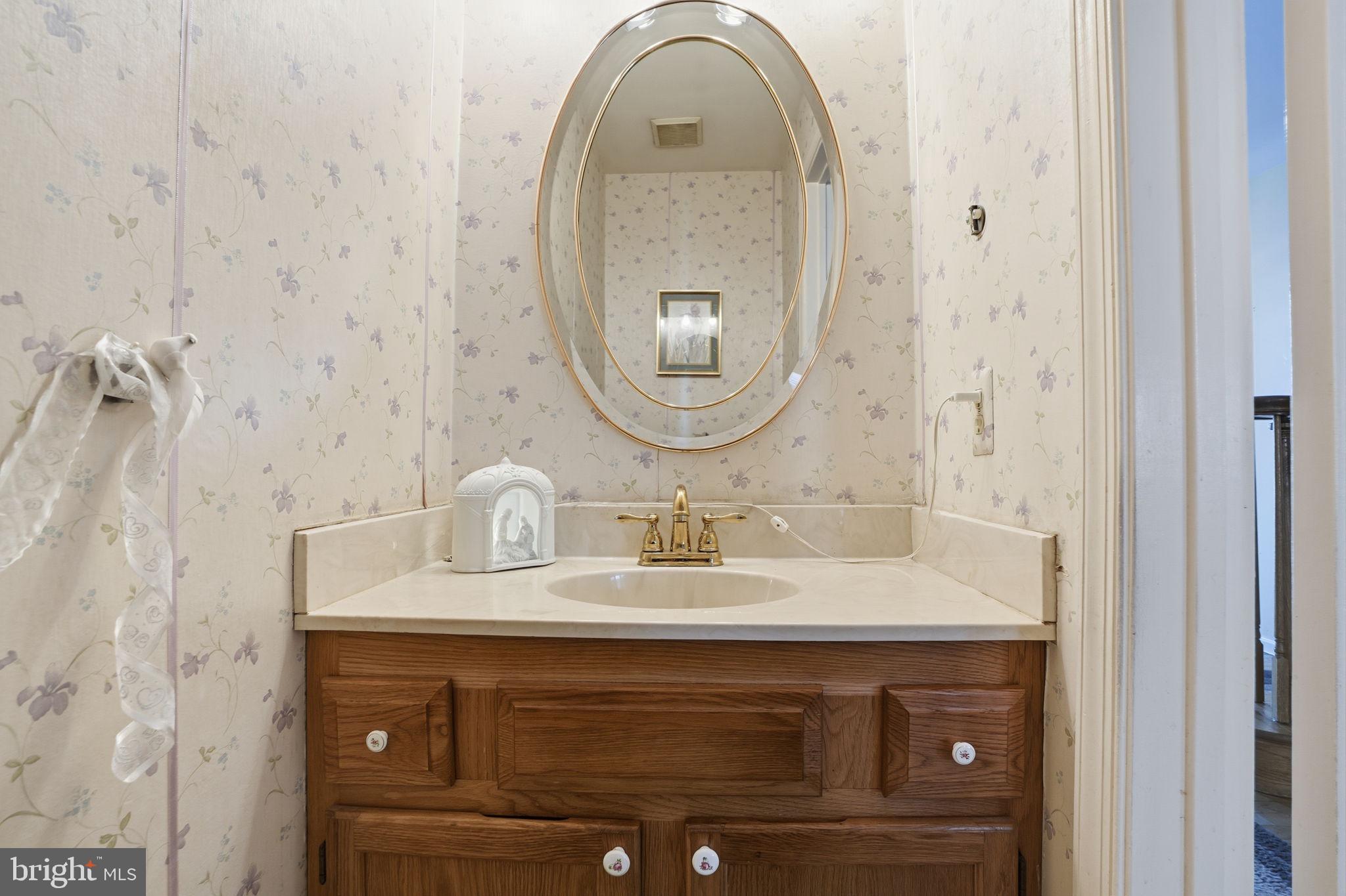 937 High Pointe Circle Langhorne, PA 19047 - Photo 6 of 47 a bathroom with a sink and a mirror