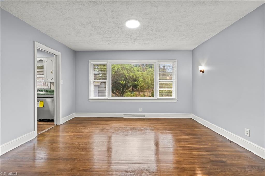 800 Creekside Drive High Point, NC 27262 - Photo 12 of 41