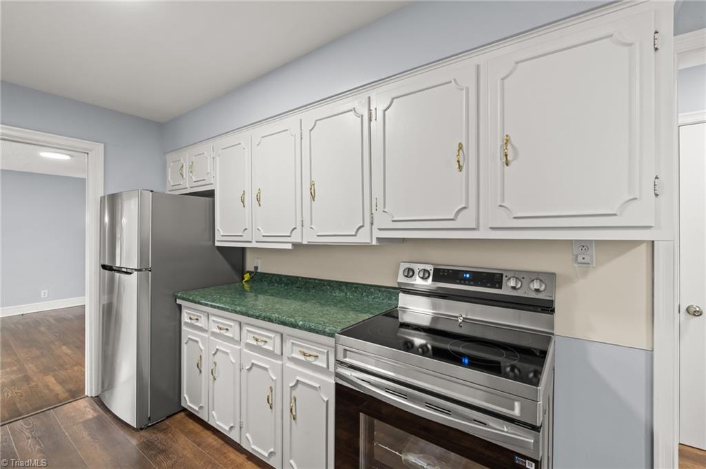 800 Creekside Drive High Point, NC 27262 - Photo 15 of 41