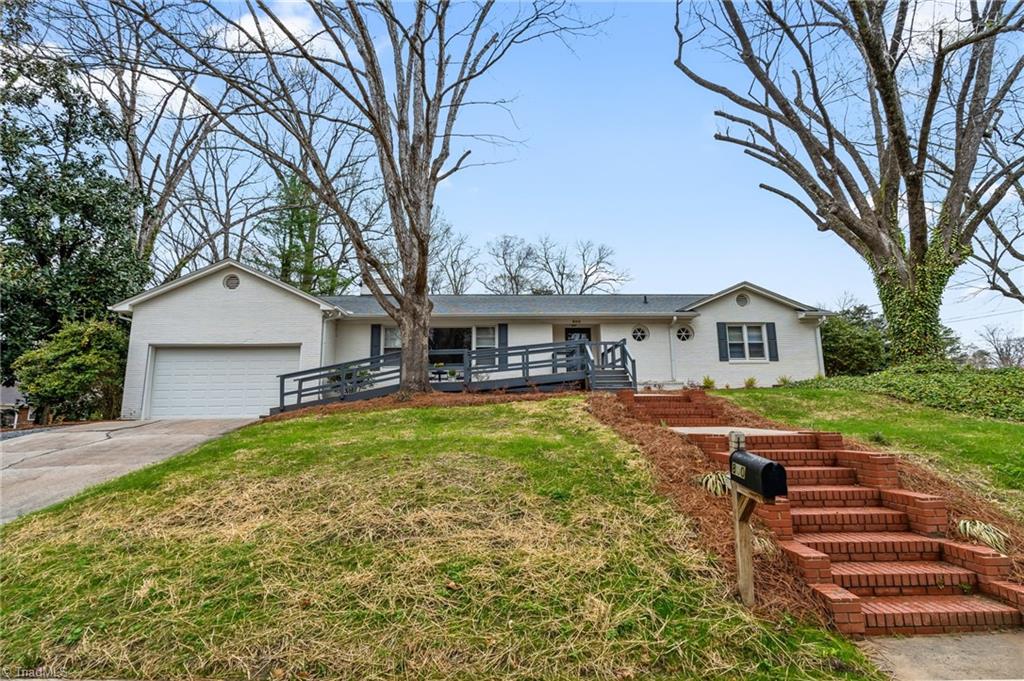 800 Creekside Drive High Point, NC 27262 - Photo 2 of 41