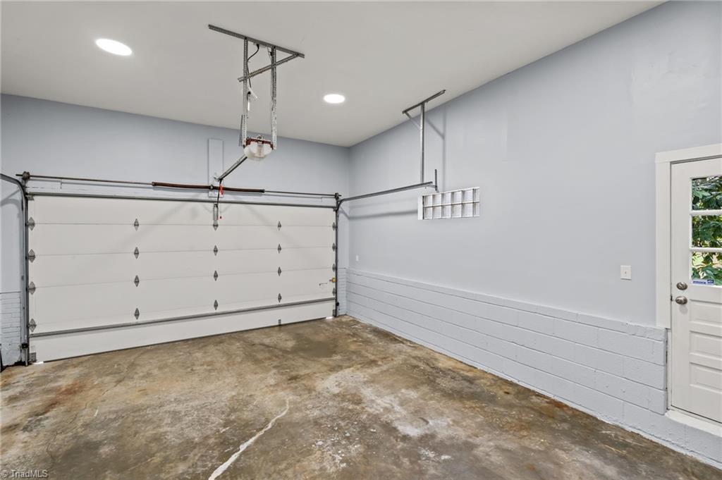 800 Creekside Drive High Point, NC 27262 - Photo 22 of 41