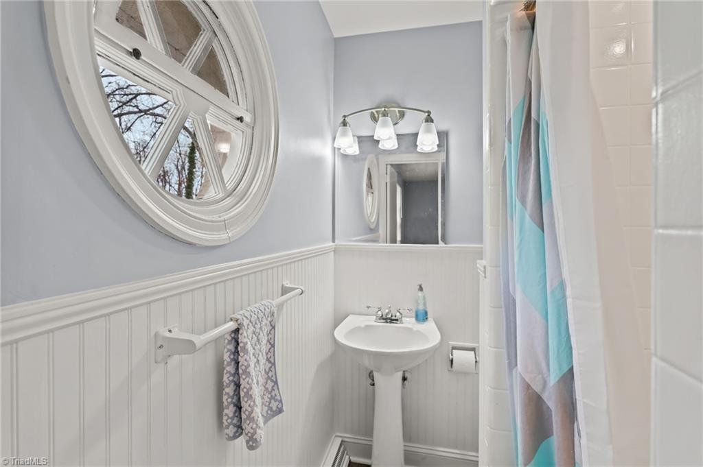 800 Creekside Drive High Point, NC 27262 - Photo 26 of 41