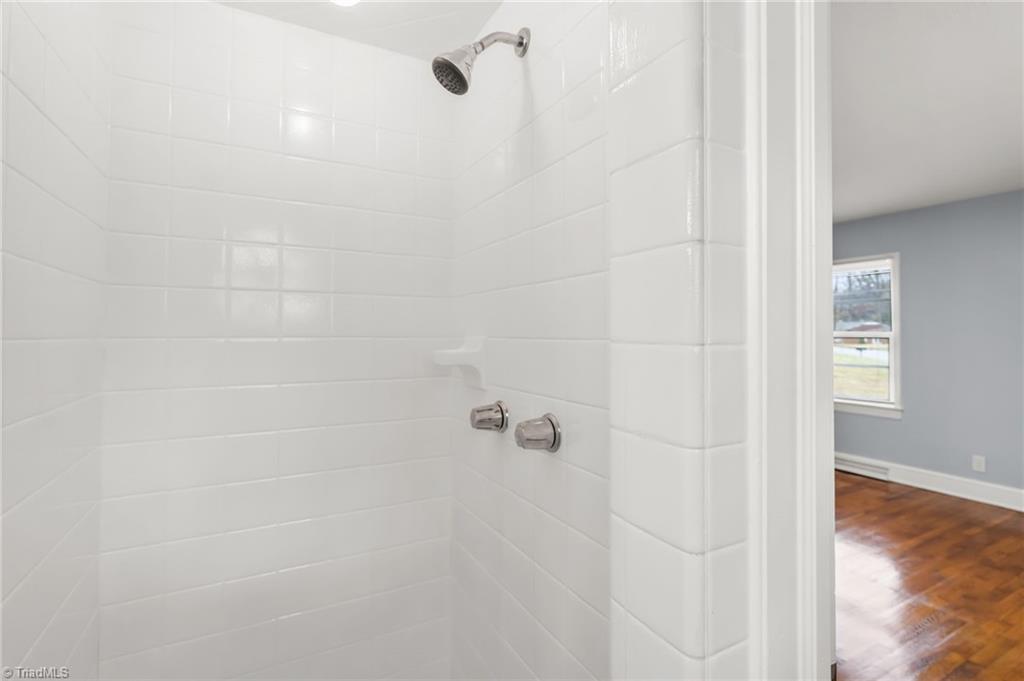 800 Creekside Drive High Point, NC 27262 - Photo 27 of 41