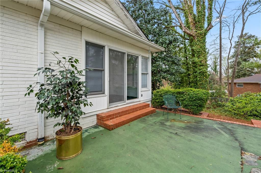 800 Creekside Drive High Point, NC 27262 - Photo 34 of 41