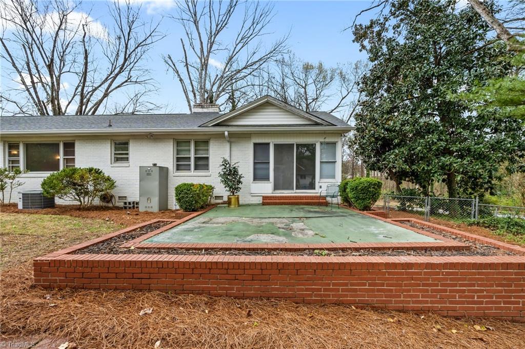 800 Creekside Drive High Point, NC 27262 - Photo 36 of 41