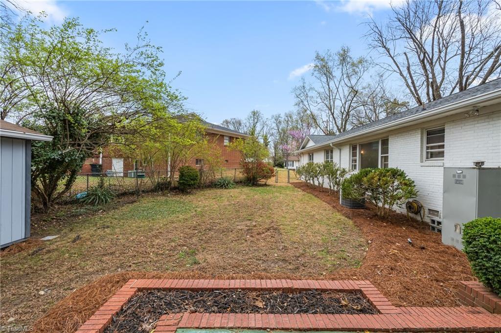 800 Creekside Drive High Point, NC 27262 - Photo 37 of 41