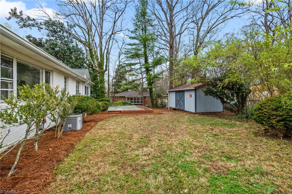 800 Creekside Drive High Point, NC 27262 - Photo 38 of 41