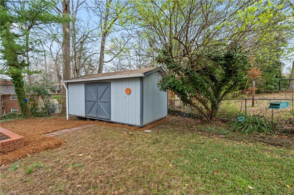 800 Creekside Drive High Point, NC 27262 - Photo 39 of 41