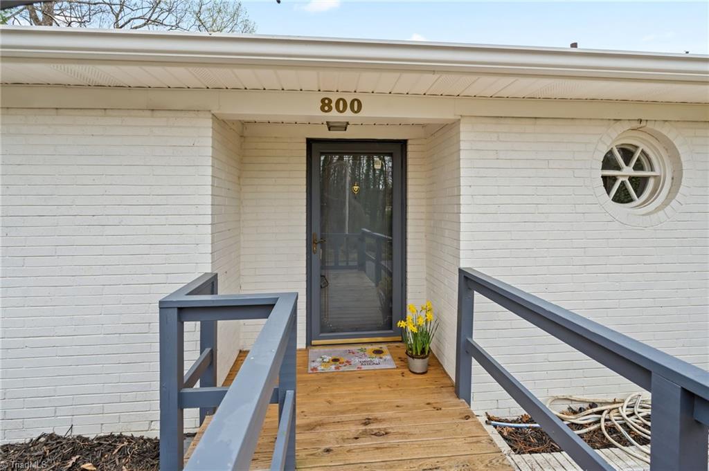 800 Creekside Drive High Point, NC 27262 - Photo 6 of 41