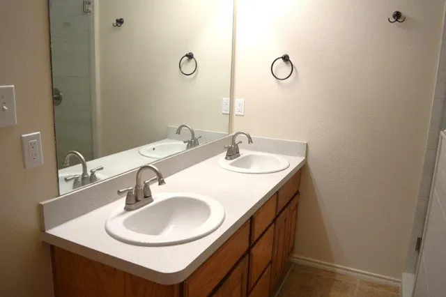 $1,900 | 1519 Misty Meadow Drive, Granbury, TX 76048