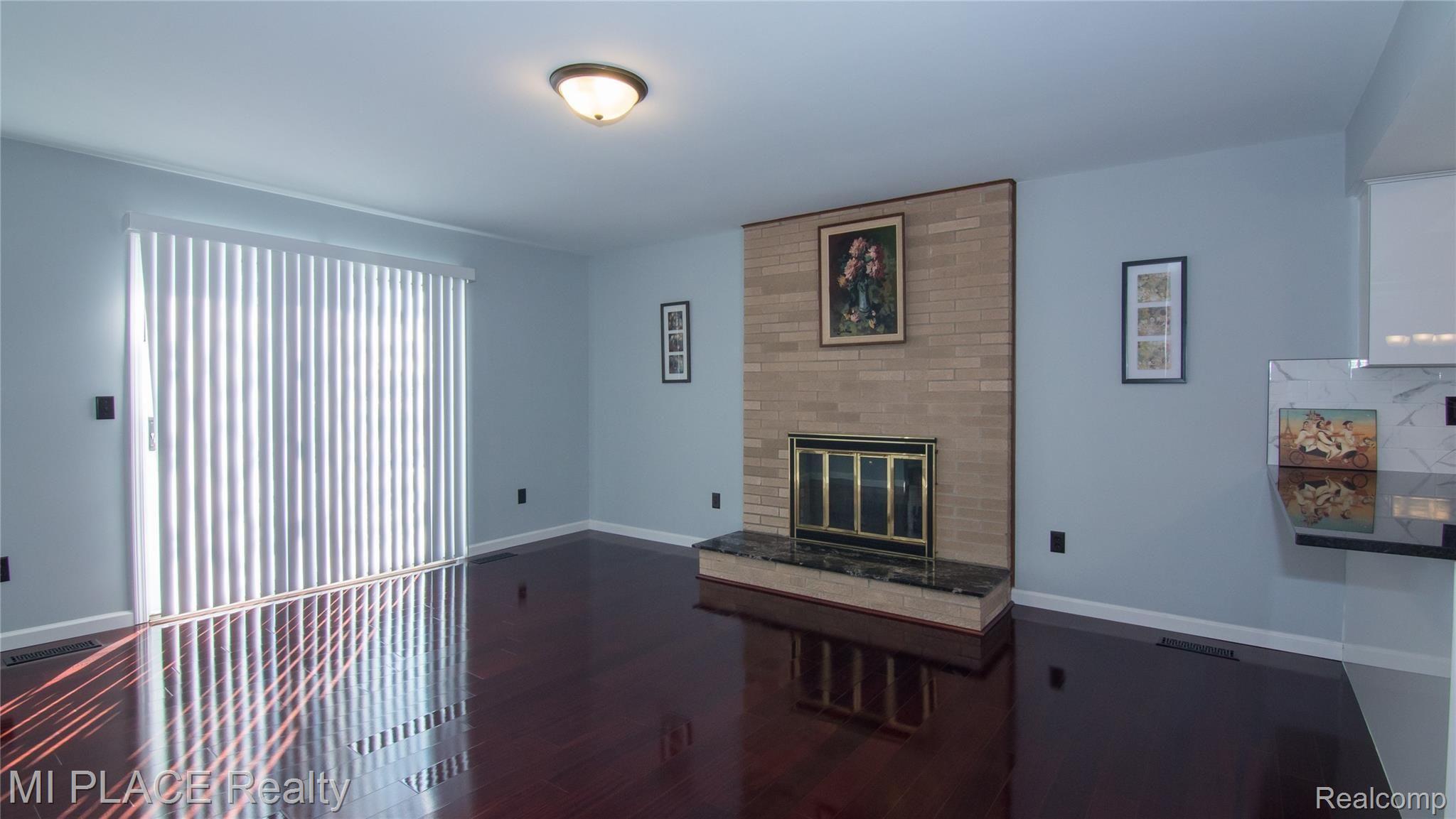 17111 Westhampton Road Southfield, MI 48075 - Photo 19 of 43 Tour#001--17111 Westhampton Rd, Southfield, MI7.jpg