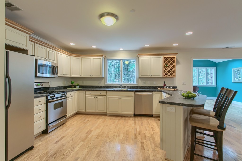 218 Rangeway Road, Unit 262 Billerica, MA 01862 - Photo 4 of 30