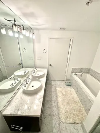 $3,850 | 253 Northeast 2nd Street, Unit 3308, Miami, FL 33132