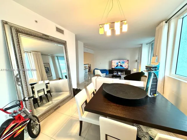 $3,850 | 253 Northeast 2nd Street, Unit 3308, Miami, FL 33132