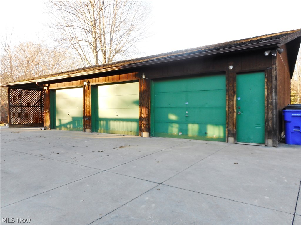 1723 Lynn Road Kent, OH 44240 - Photo 8 of 31 3 Car Garage.