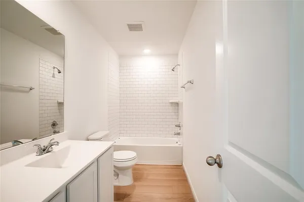 $2,100 | 300 Timber Brook Drive, Hutto, TX 78634