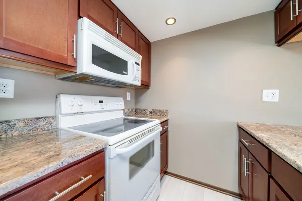 $120,000 | 218 Bienterra Trail, Unit 2B, Rockford, IL 61107
