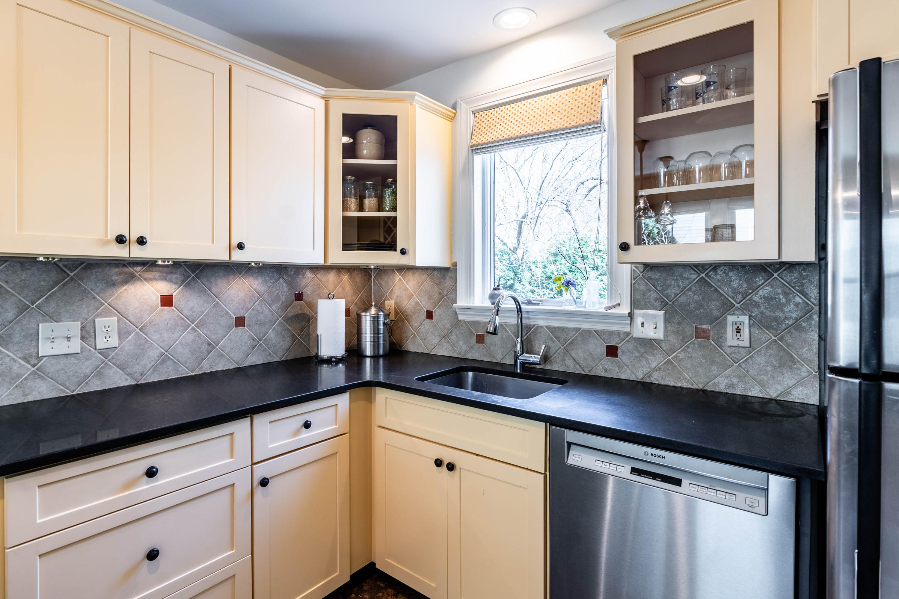 161 Clinton Street Portland, ME 04103 - Photo 11 of 37 1-1st Level-33