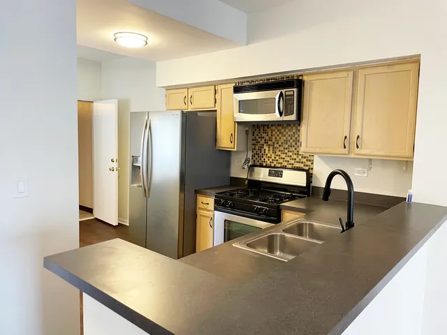 $2,500 | 8122 Ripple Ridge, Darien, IL 60561