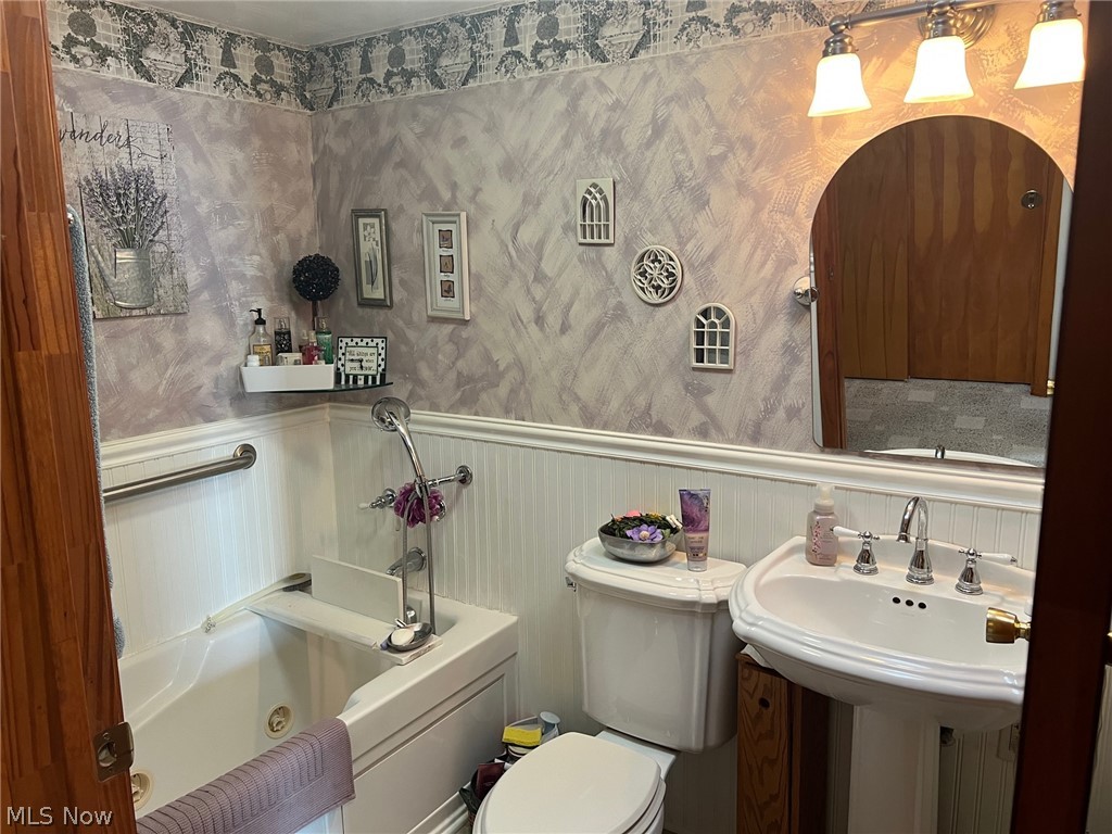 123 E Road Toronto, OH 43964 - Photo 12 of 34 Bathroom with washtub / shower combination and toilet