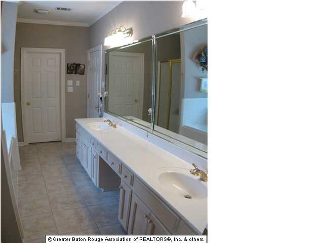 1709 Fox Croft Boulevard Baton Rouge, LA 70815 - Photo 9 of 18 Gallery Image 9