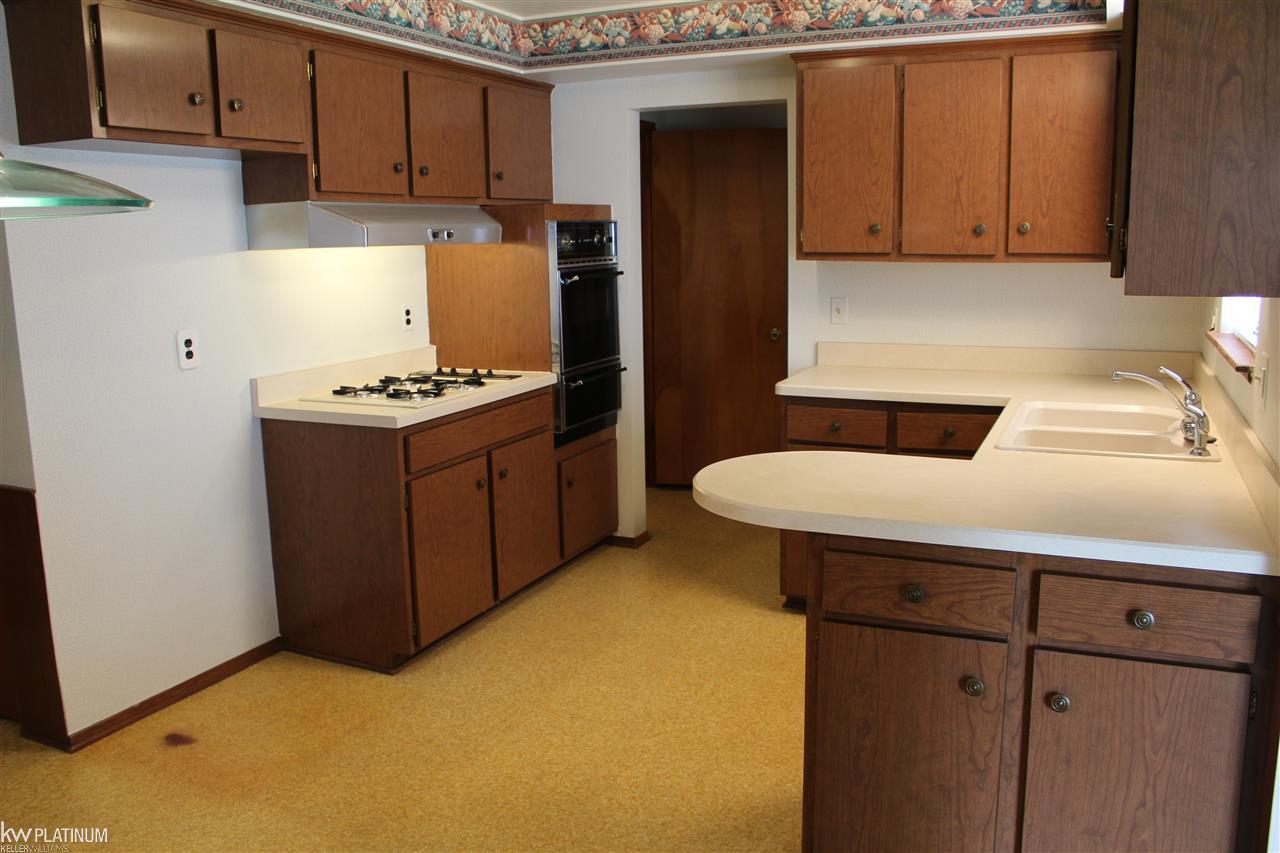 11359 13 Mile Road Warren, MI 48093 - Photo 5 of 22 31289667-4.JPG