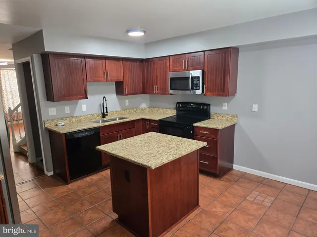 $2,700 | 33 South Ann Street, Baltimore, MD 21231