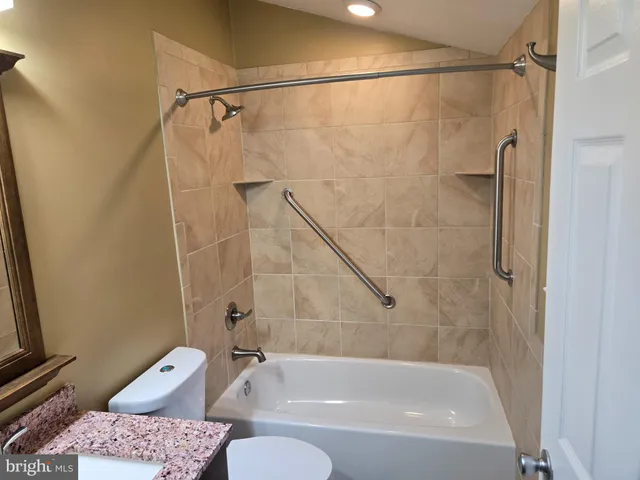 $2,700 | 33 South Ann Street, Baltimore, MD 21231