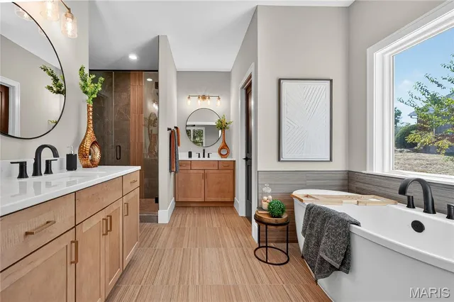 $1,827,349 | 11 North Tealbrook Drive, St. Louis, MO 63141