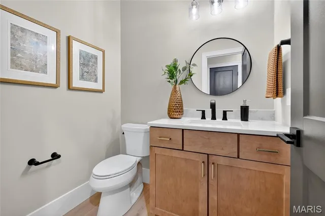 $1,827,349 | 11 North Tealbrook Drive, St. Louis, MO 63141