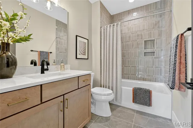 $1,827,349 | 11 North Tealbrook Drive, St. Louis, MO 63141