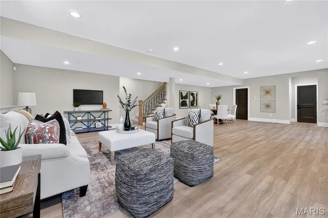 $1,827,349 | 11 North Tealbrook Drive, St. Louis, MO 63141