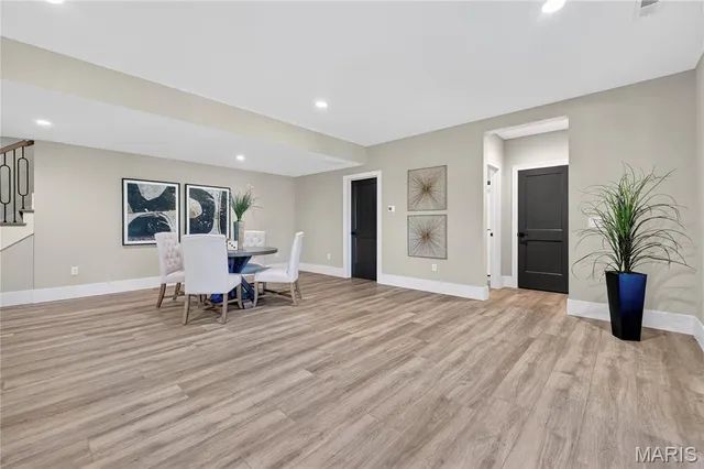 $1,827,349 | 11 North Tealbrook Drive, St. Louis, MO 63141