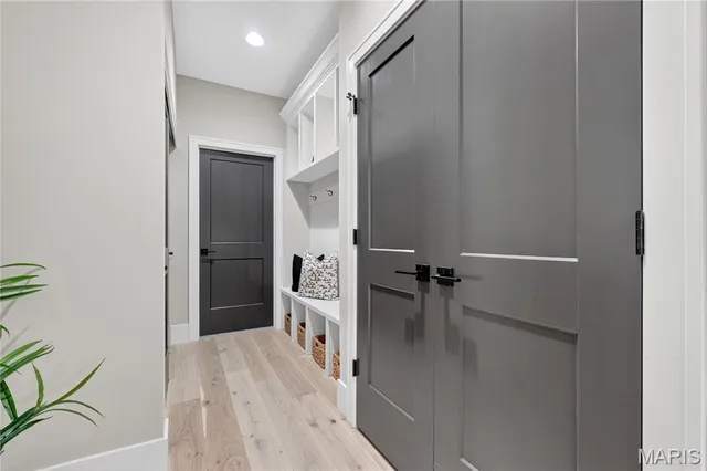 $1,827,349 | 11 North Tealbrook Drive, St. Louis, MO 63141