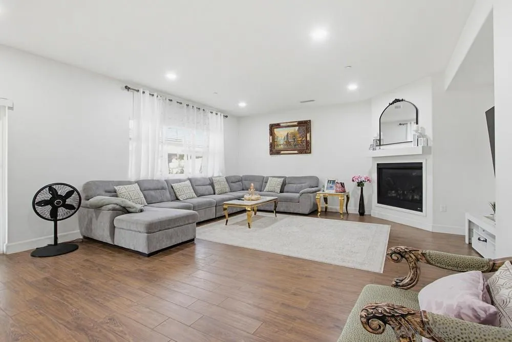 1675 Felicita Lane Escondido, CA 92025 - Photo 8 of 52