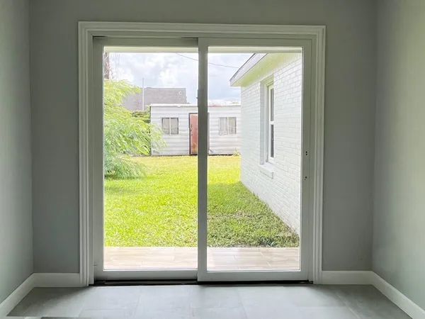 $2,500 | 3522 Rosedale Street, Houston, TX 77004